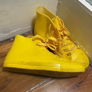 Rainshoes yellow size 11